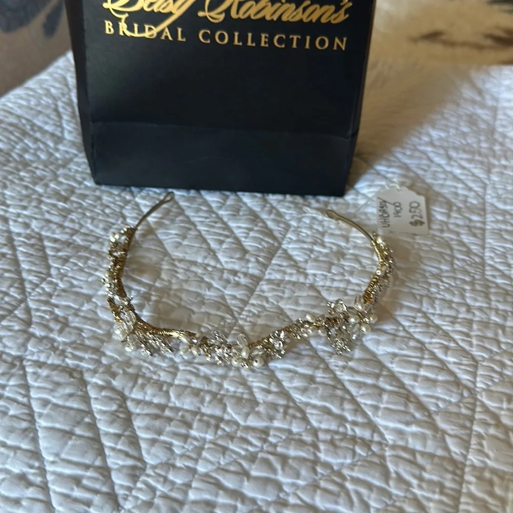 Bridal tiara - Picture 1 of 6
